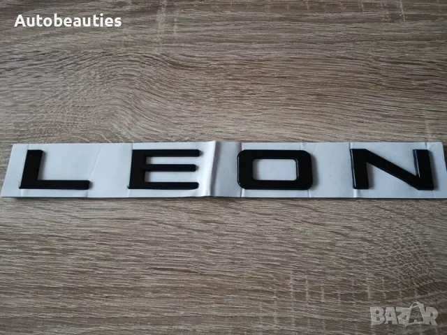 черен надпис Seat Leon