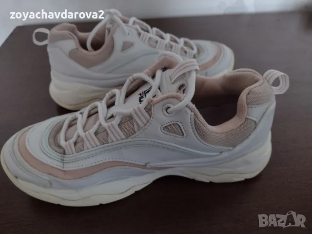 ДАМСКИ ЕЖЕДНЕВНИ МАРАТОНКИ СНИКЕРСИ FILA RAY LOW WMN 1010562-02 Y, снимка 3 - Дамски ежедневни обувки - 49225266