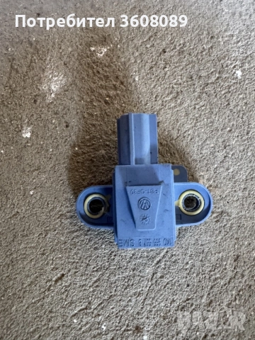 Датчик за еърбег / удар 1K0955557B VW Golf 5 Passat B6 Touran Audi Seat Skoda