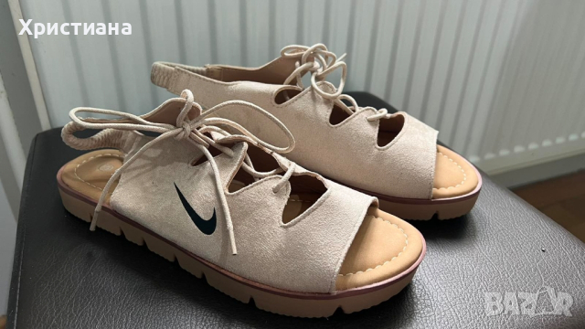 Нови велурени сандали 