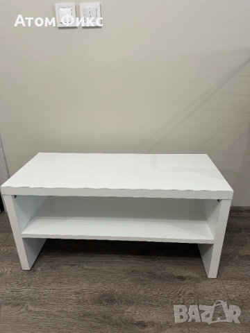 Бяла маса / ТВ шкаф / ниска етажерка в много добро състояние, снимка 3 - Шкафове - 53331677