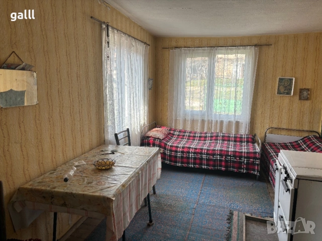 Къща в центъра на селото – отлична локация, снимка 8 - Къщи - 53830740