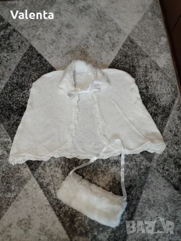 Бяло пончо наметало на марката Pom Pom