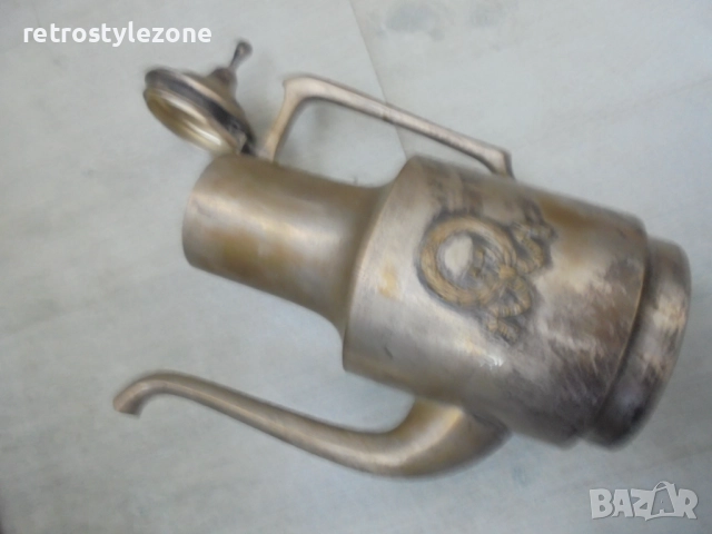 № 8223 Стара метална кана с капак и релефна украса , снимка 3 - Други ценни предмети - 51528384