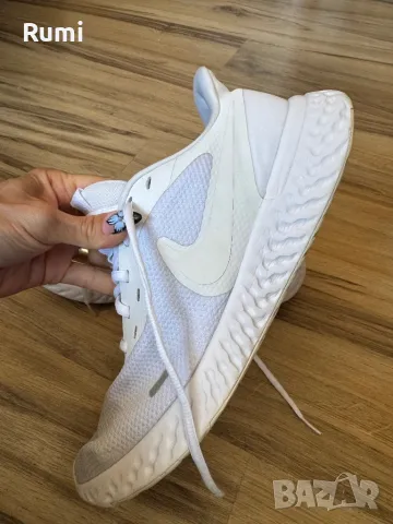 Оригинални бели маратонки NIKE Revolution 5! 46 н, снимка 1 - Маратонки - 49345334