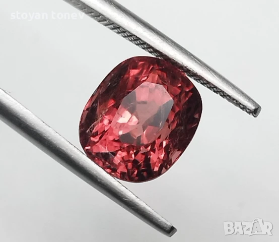 Шпинел с цвят Падпараджа в идеален размер 2.49кт.! Сертифициран! нов!, снимка 9 - Други - 50742612