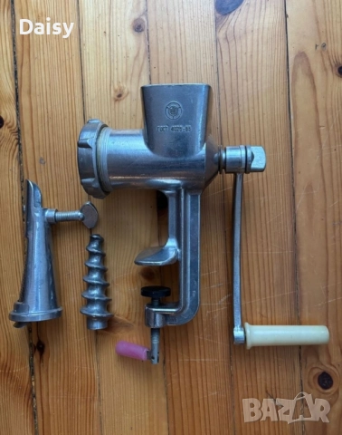 Ръчна мелачка за месо