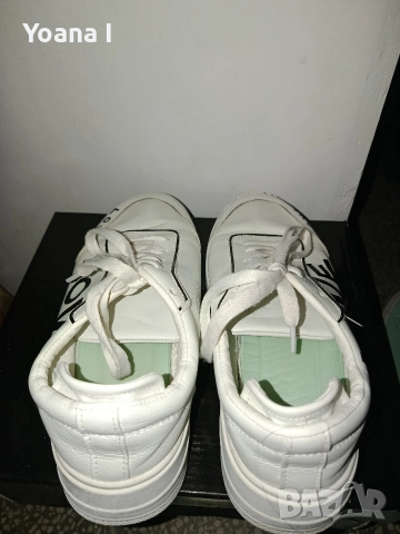 Дамски бели маратонки на Love , снимка 2 - Маратонки - 52595634