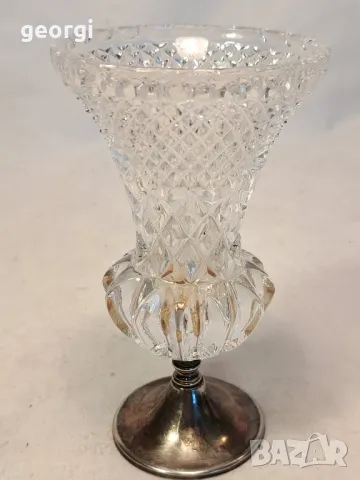 стъклена ваза с метален пиедестал 6/3