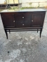 Продавам елегантен дървен винтидж шкаф, снимка 2