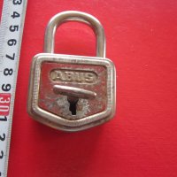 Стар немски катинар с ключ ключе , снимка 1 - Колекции - 29797996