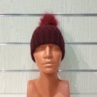 Нова зимна дамска шапка бордо с помпон/пух, снимка 8 - Шапки - 35512621