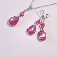 Прекрасен комплект бижута обеци и колие с розови кристали и орнаменти в цвят сребро , снимка 2 - Бижутерийни комплекти - 42865962