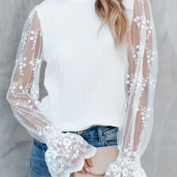 Дамска елегантна блуза в бяло с ръкави от тюл, снимка 1 - Блузи с дълъг ръкав и пуловери - 44632282