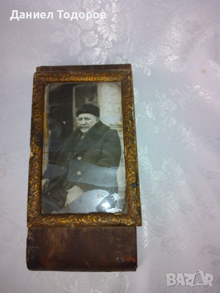 Стара снимка в дървена рамка - Чорбаджия, снимка 1