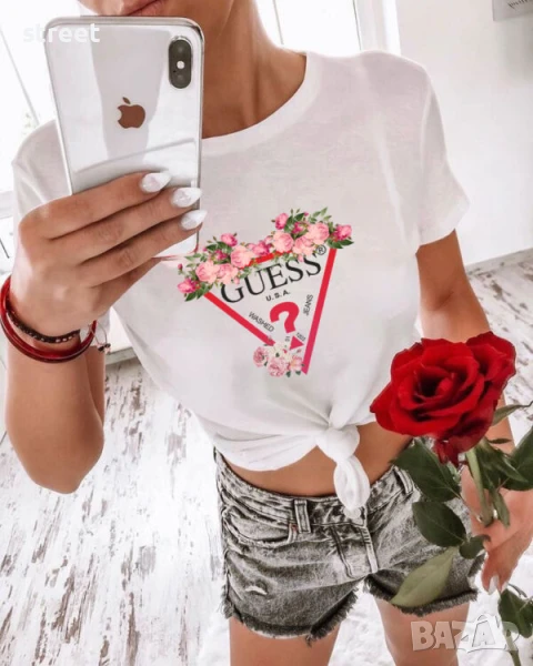 Дамски тениски GUESS Flowers , снимка 1