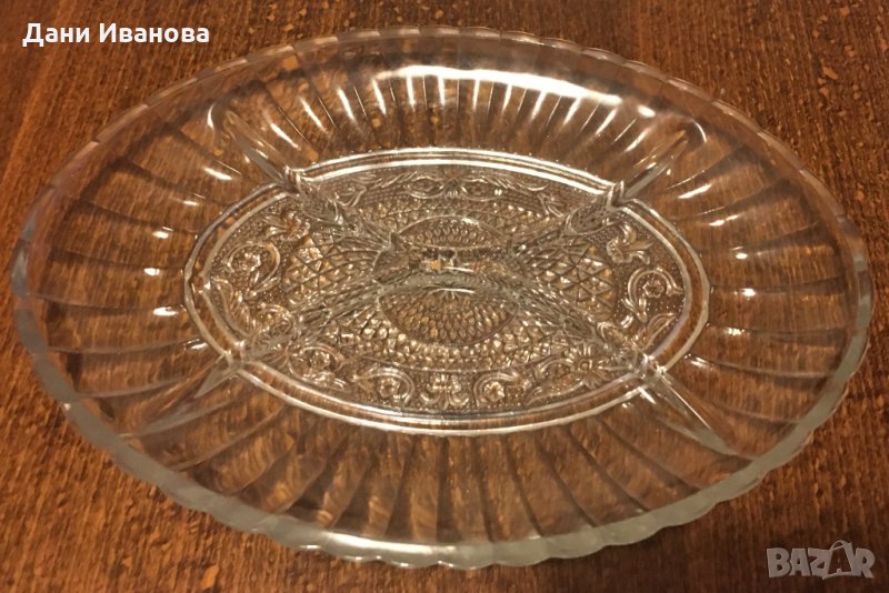 Овална стъклена ордьовърна чиния с 4 отделения, снимка 1