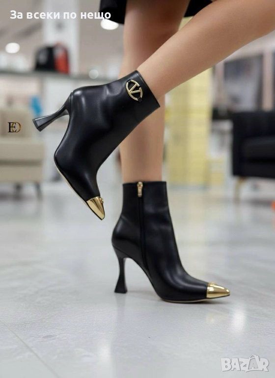 Valentino Дамски Черни Кожени Боти С Метален Ток И Метален Детайл Валентино Код SK129, снимка 1