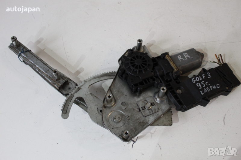 Заден десен стъклоповдигач Фолксваген голф 3 кабрио 95г Volkswagen golf 3 1995, снимка 1