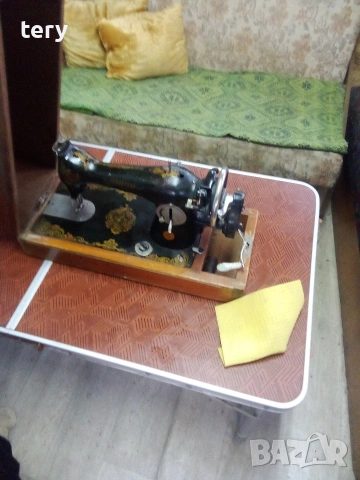 Продавам стара шевна машина руска Варна Център , снимка 3 - Антикварни и старинни предмети - 54034993