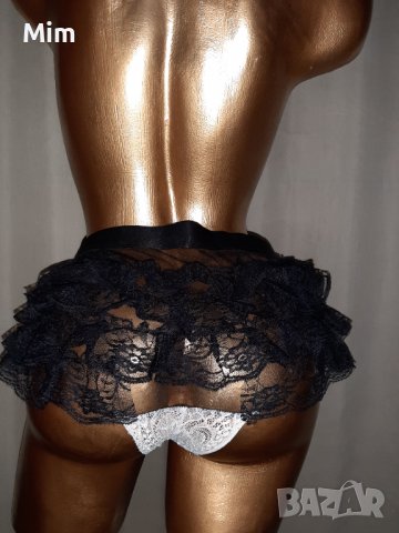  M/L Черни с бяло дантелени бикини с къдри 