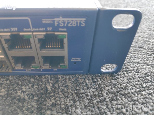 Продавам Суич Netgear FS 728TS, снимка 2 - Суичове - 39784567