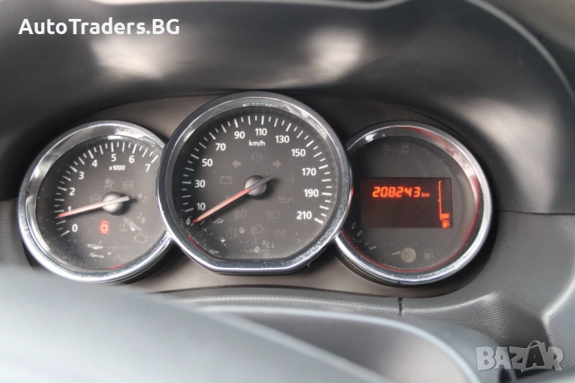 Dacia Duster 1.6 Газ/Бензин, снимка 10 - Автомобили и джипове - 52772541