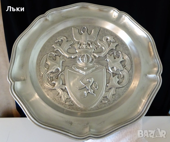 Калаена чиния с рицарски семеен герб,калаена сватба. , снимка 2 - Антикварни и старинни предмети - 52776570