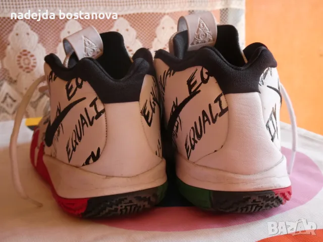 продавам баскетболни маратонки kyrie 4 BHM,номер 36, снимка 4 - Маратонки - 55901298
