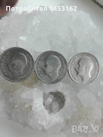 Антикварна сребърна брошка с монети