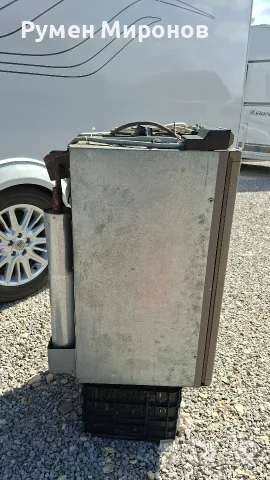 Продавам хладилник за кемпер или каравана. , снимка 3 - Хладилни чанти - 55837663