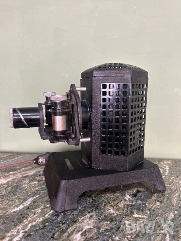 винтидж прожекционен апарат за диапозитиви или диафилми на марката Filmosto