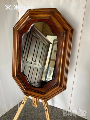 Стенно огледало с масивна рамка