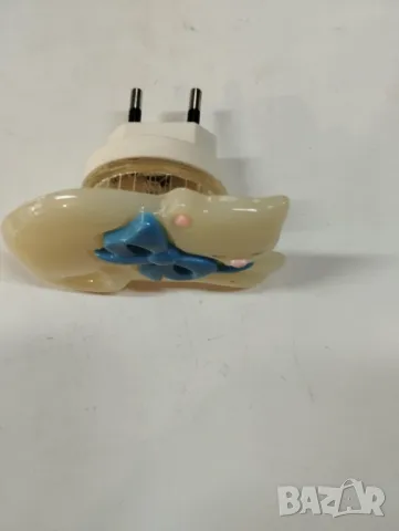 Нощна лампа с котенце  към контакт - лека и топла светлина и не дразни очите както светодиодните., снимка 2 - Други - 49795720