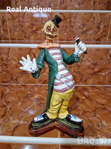 Прекрасна антикварна колекционерска испанска порцеланова фигура статуетка Клоун , снимка 2 - Статуетки - 50057624