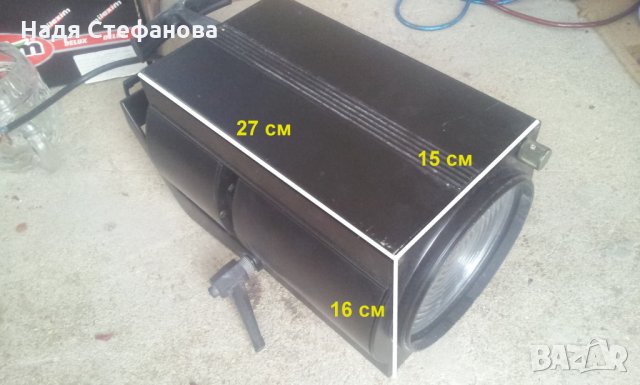 два професионални, сченични, студийни прожектора за представления, магазини REGGIANI 