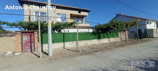 Продавам двуетажна къща