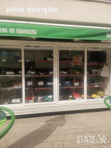 продавам изгодно крайстенна вертикална витрина, снимка 3 - Витрини - 48858490