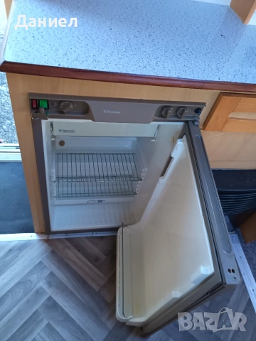 Каравана Elddis Avante 482 в перфектно състояние цена 6000€, снимка 14 - Каравани и кемпери - 53100645