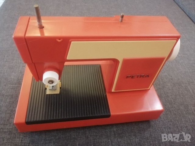 Детска шевна машина. 