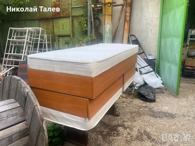 Два броя единични легла