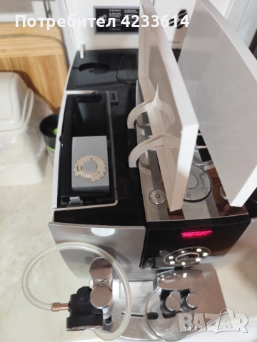 Кафемашина Jura Impressa J9, използвана, снимка 3 - Кафемашини - 49008781