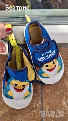 Олекотени пантофи с Baby shark, снимка 7 - Детски пантофи - 52908628