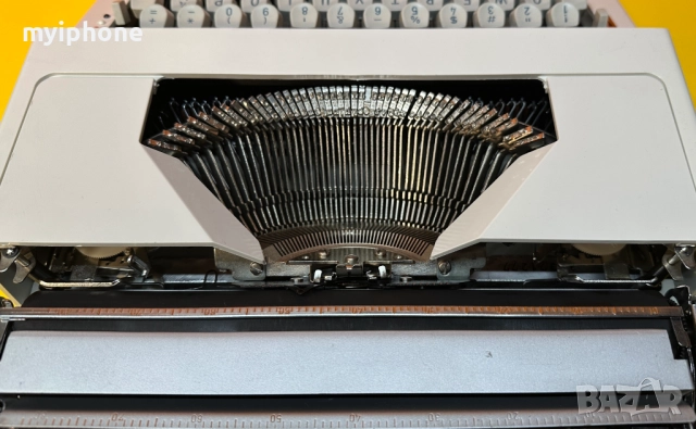  Нова Пишеща Машина Contessa De Luxe Обслужена и Смазана Qwerty Клавиатура , снимка 6 - Клавиатури и мишки - 52634472