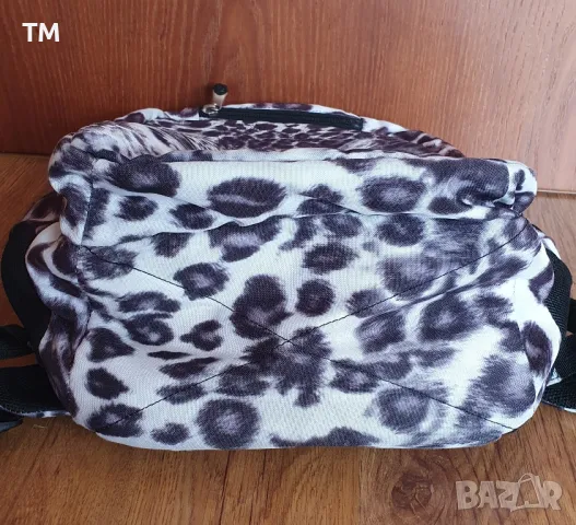 Продавам здрава и красива ученическа раница "ST.Right", снимка 2 - Раници - 47545552