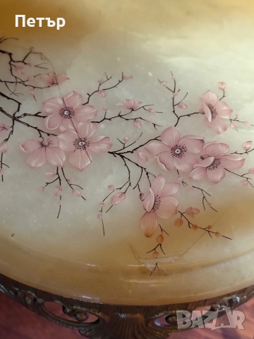 Старинна масичка на две нива от месинг и оникс. , снимка 4 - Антикварни и старинни предмети - 51768506