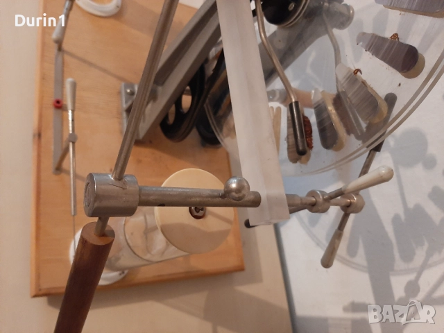 Учебен модел на електростатичен генератор  на Wimshurst, снимка 5 - Декорация за дома - 51976988