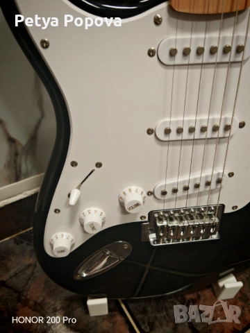 Китара за лява ръка stratocaster на fender square, снимка 5 - Китари - 52356289