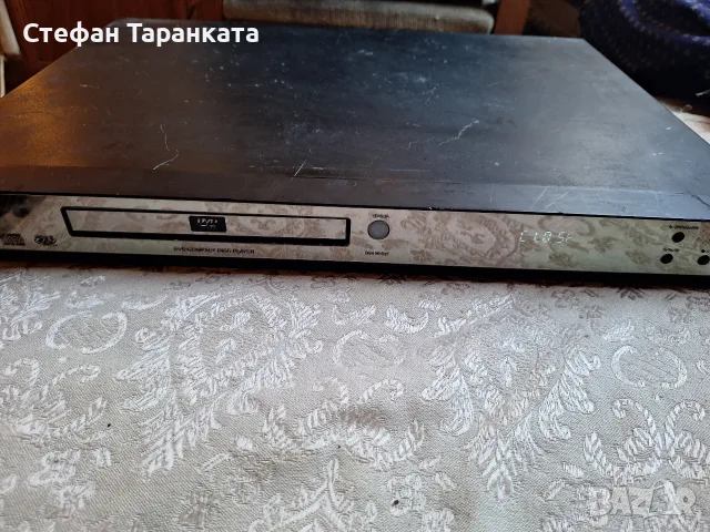 DVD player Dk за ремонт , снимка 3 - Плейъри, домашно кино, прожектори - 56423230