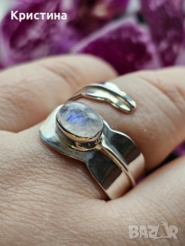 Сребърен пръстен с Лунен камък